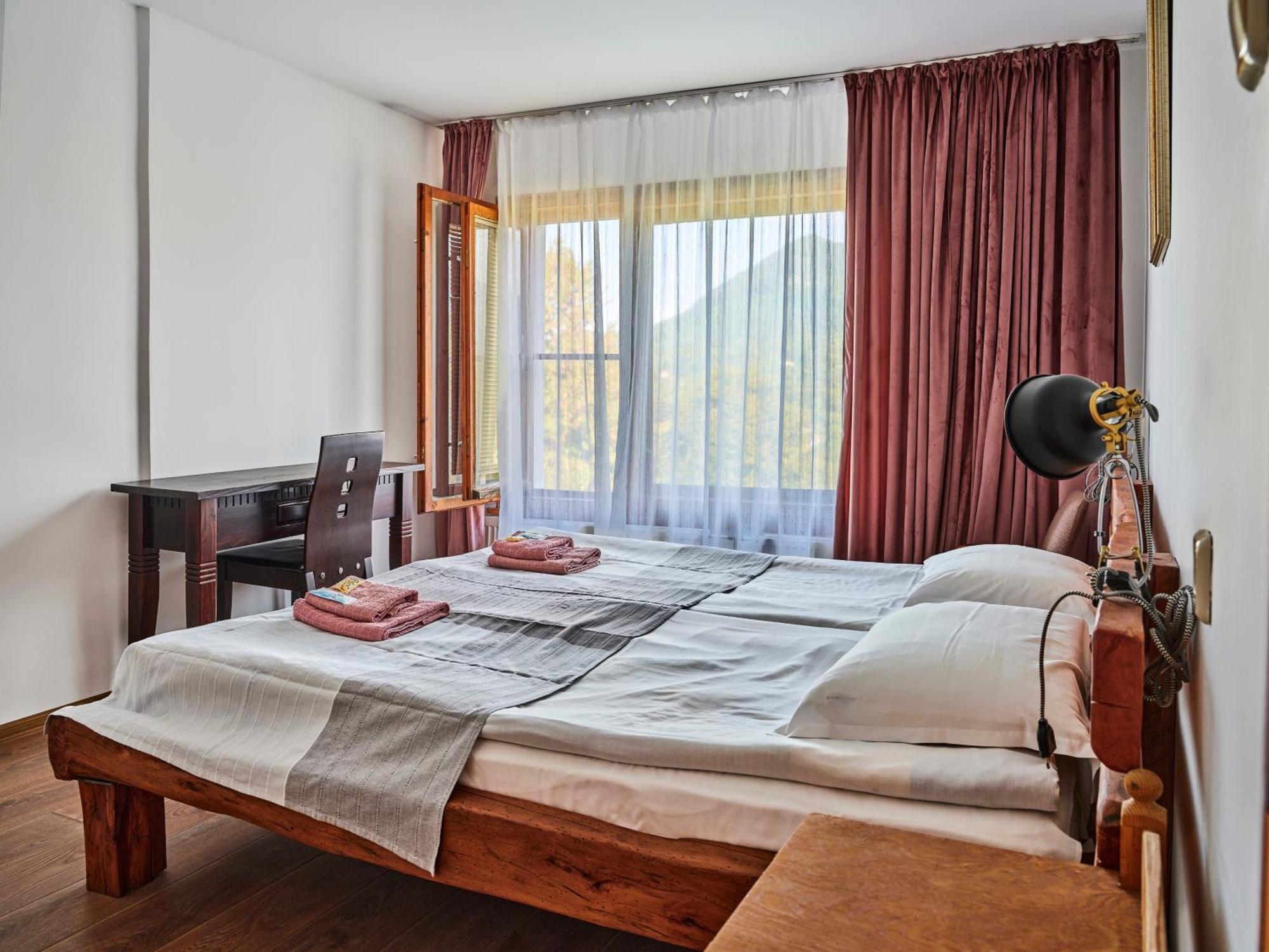 Hotel Tihiat Kat Априлці Екстер'єр фото
