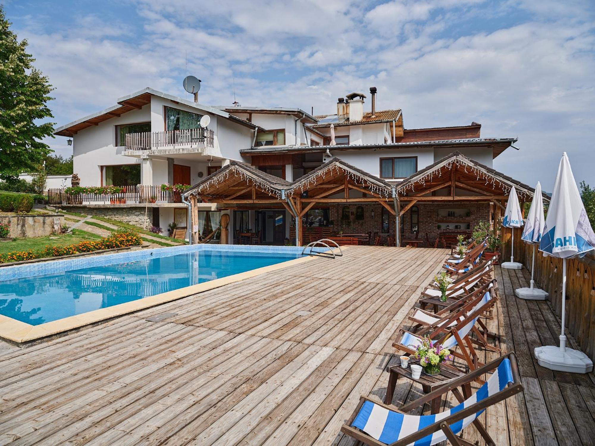 Hotel Tihiat Kat Априлці Екстер'єр фото