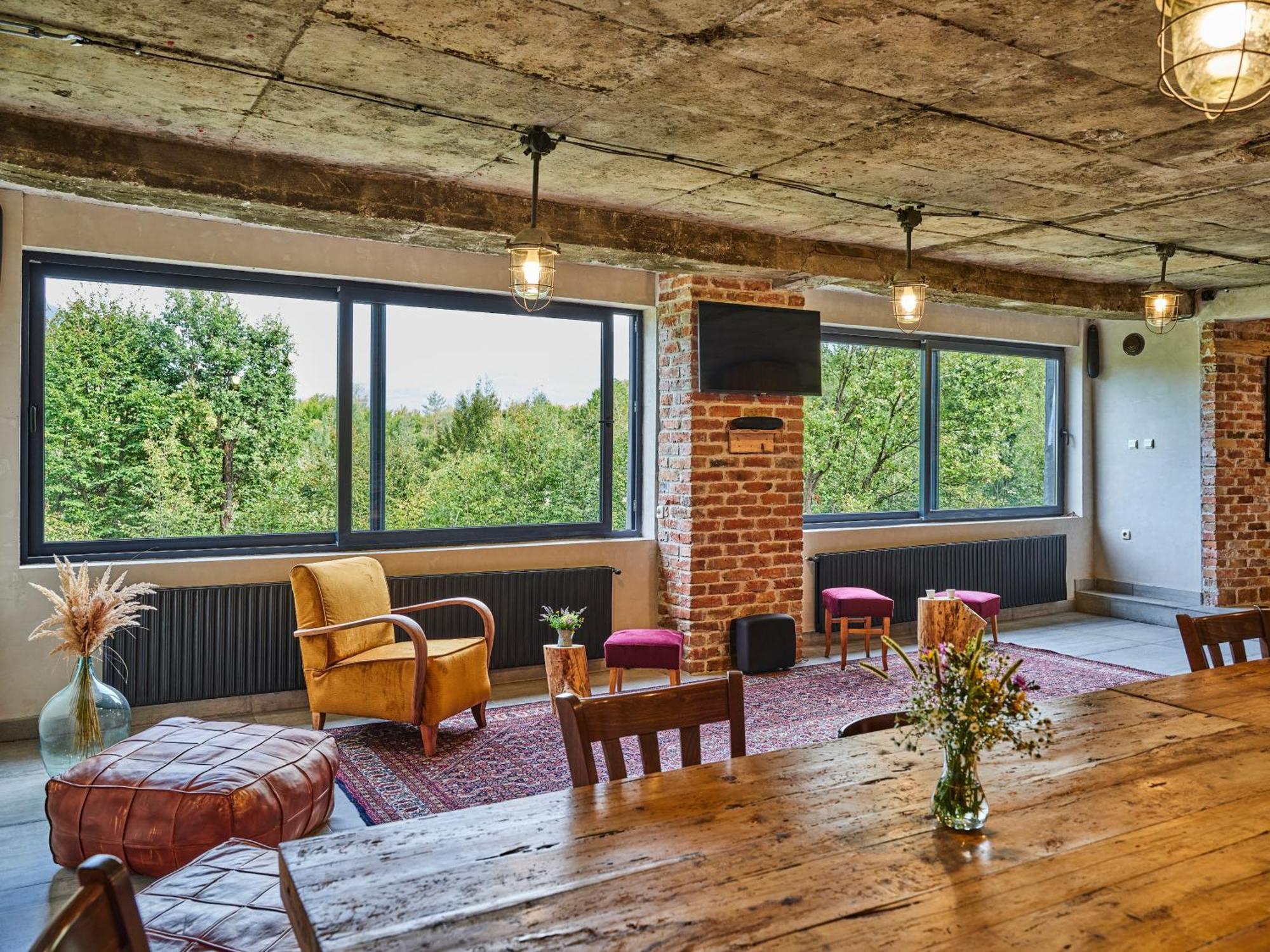 Hotel Tihiat Kat Априлці Екстер'єр фото